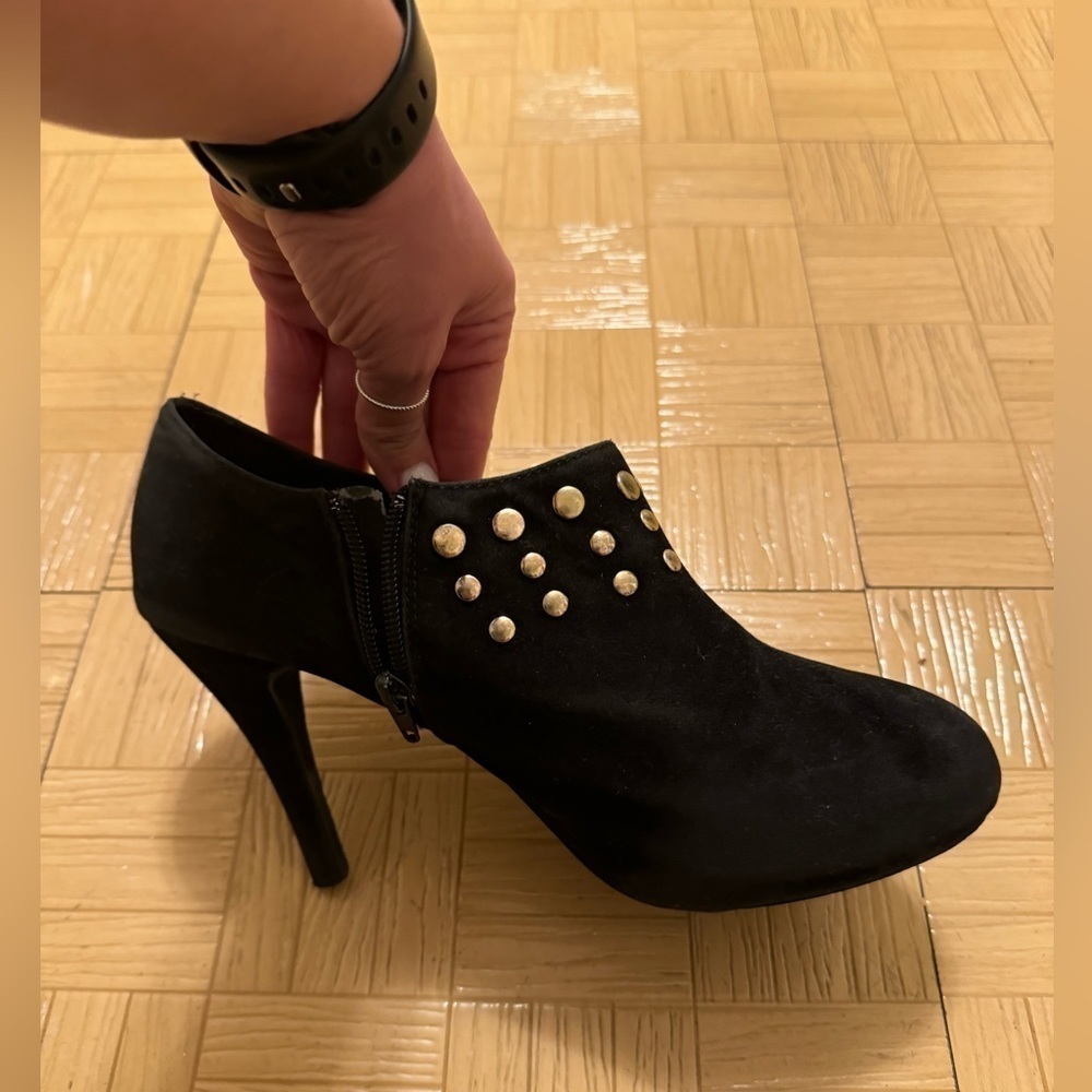 Black heeled booties with gold studs size 9 - Picture 5 of 11